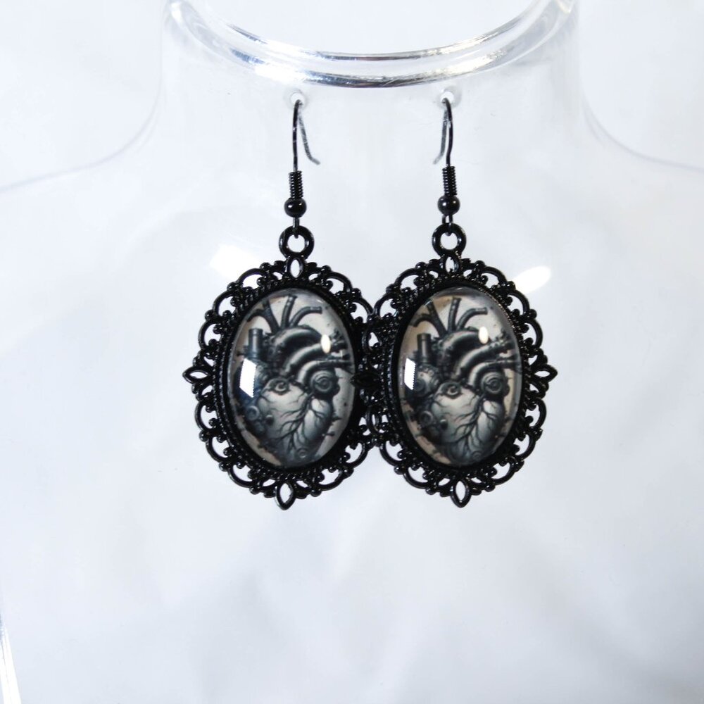 🔨 Surreal Gothic Anatomical Heart Earrings